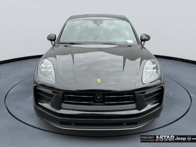 Used 2024 Porsche Macan AWD/4WD image 2