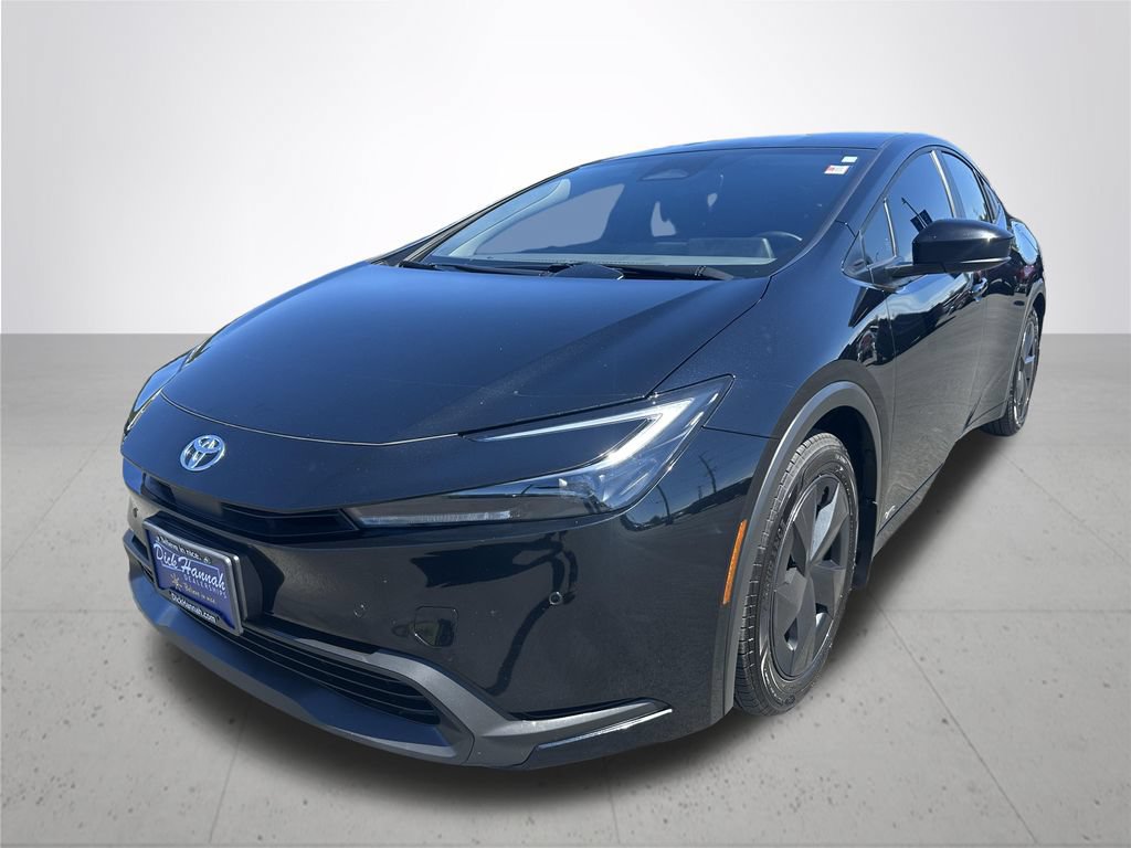 Used 2026 Toyota Prius LE AWD/4WD image 2