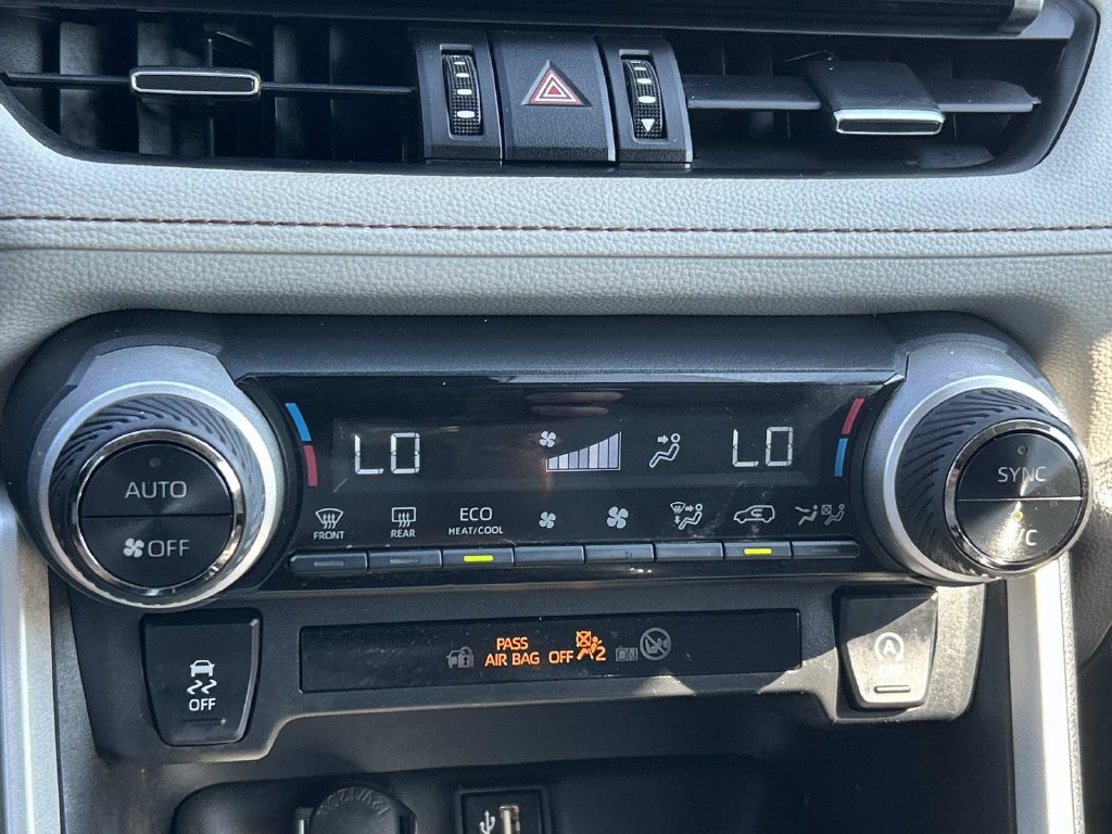 Used 2024 Toyota RAV4 XLE Premium FWD image 40