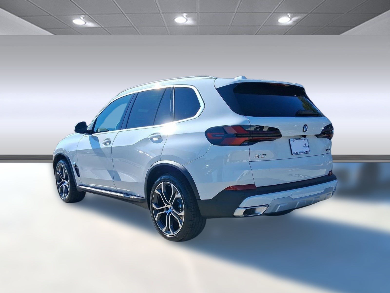 Used 2026 BMW X5 xDrive40i w/ Premium Package AWD/4WD image 3