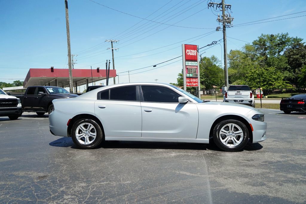 Used 2022 Dodge Charger SXT image 2