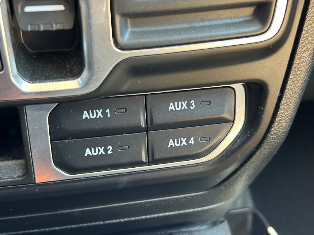Used 2022 Jeep Wrangler Unlimited Sahara AWD/4WD image 32
