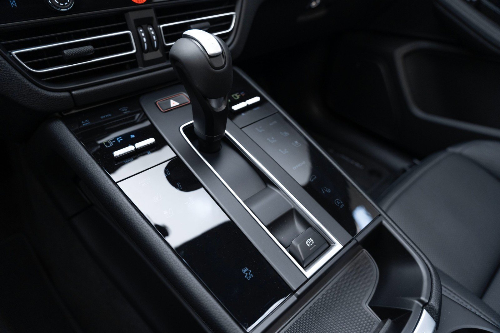 New 2025 Porsche Macan image 26