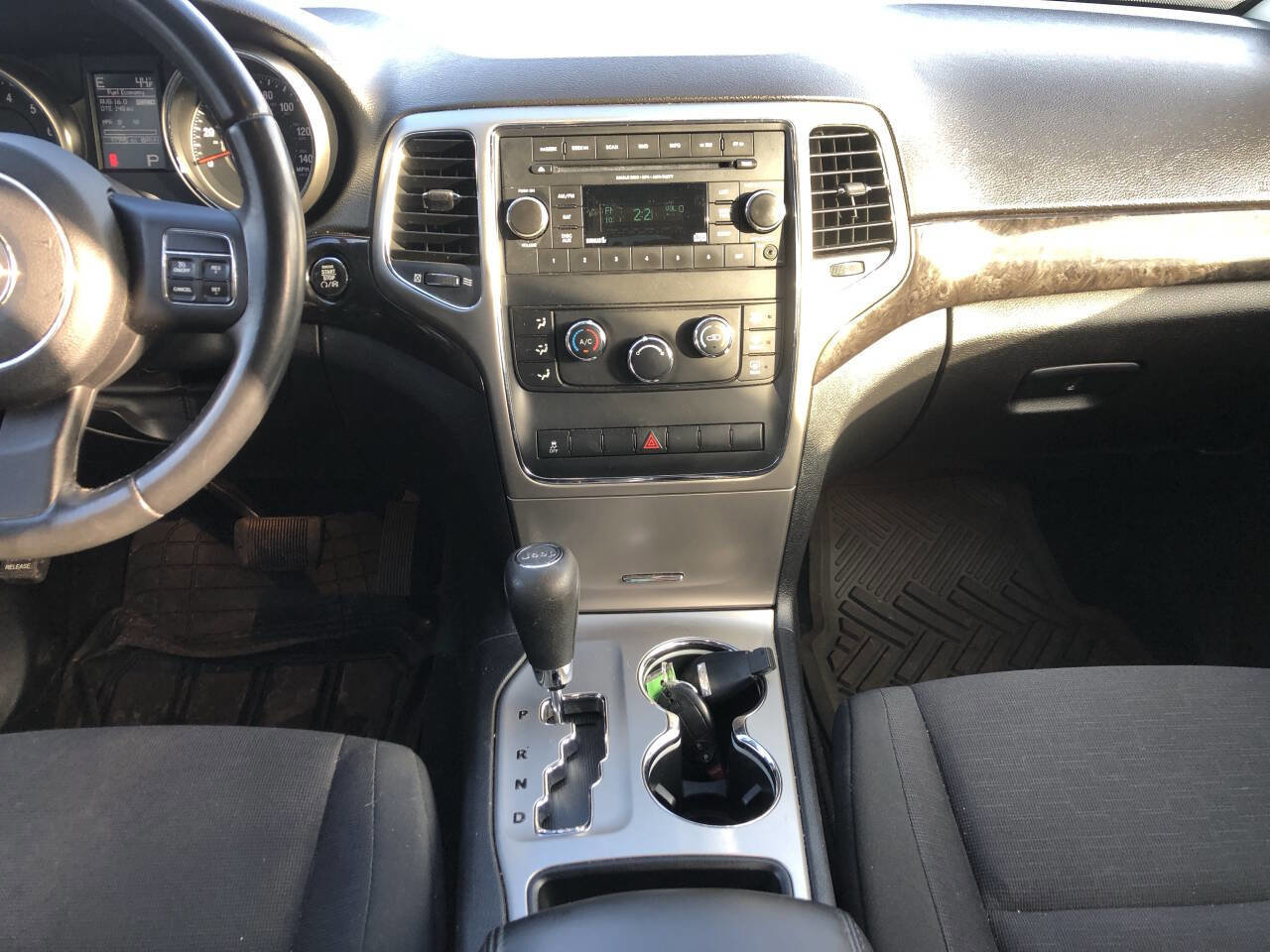 Used 2012 Jeep Grand Cherokee Laredo w/ Laredo E Group image 15