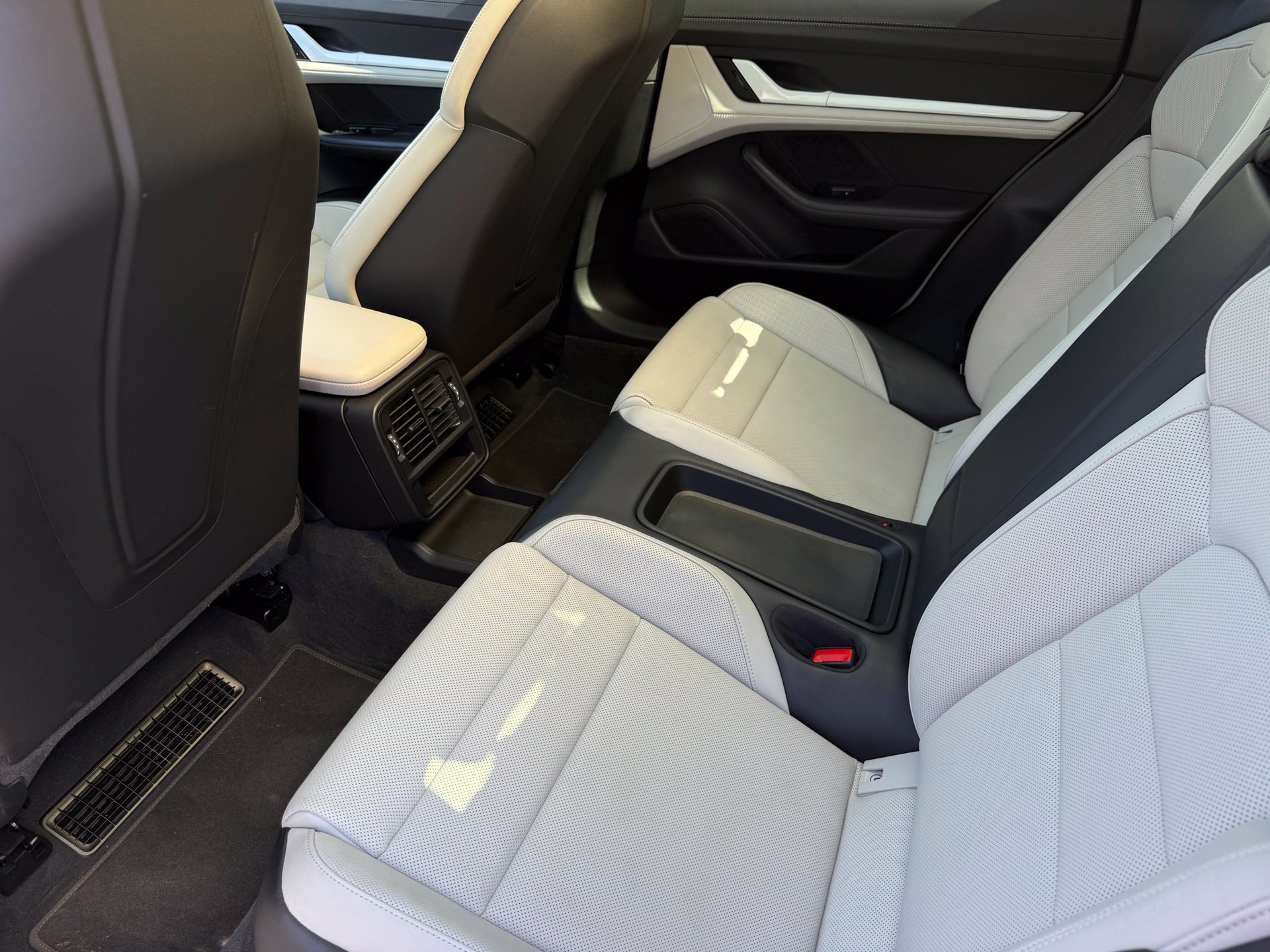 Certified 2023 Porsche Taycan RWD image 31