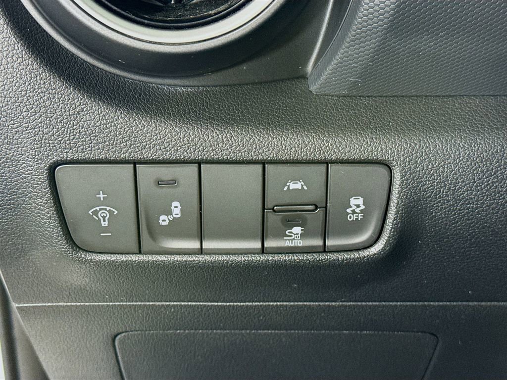 Certified 2021 Hyundai Kona Limited w/ Cargo Package image 20