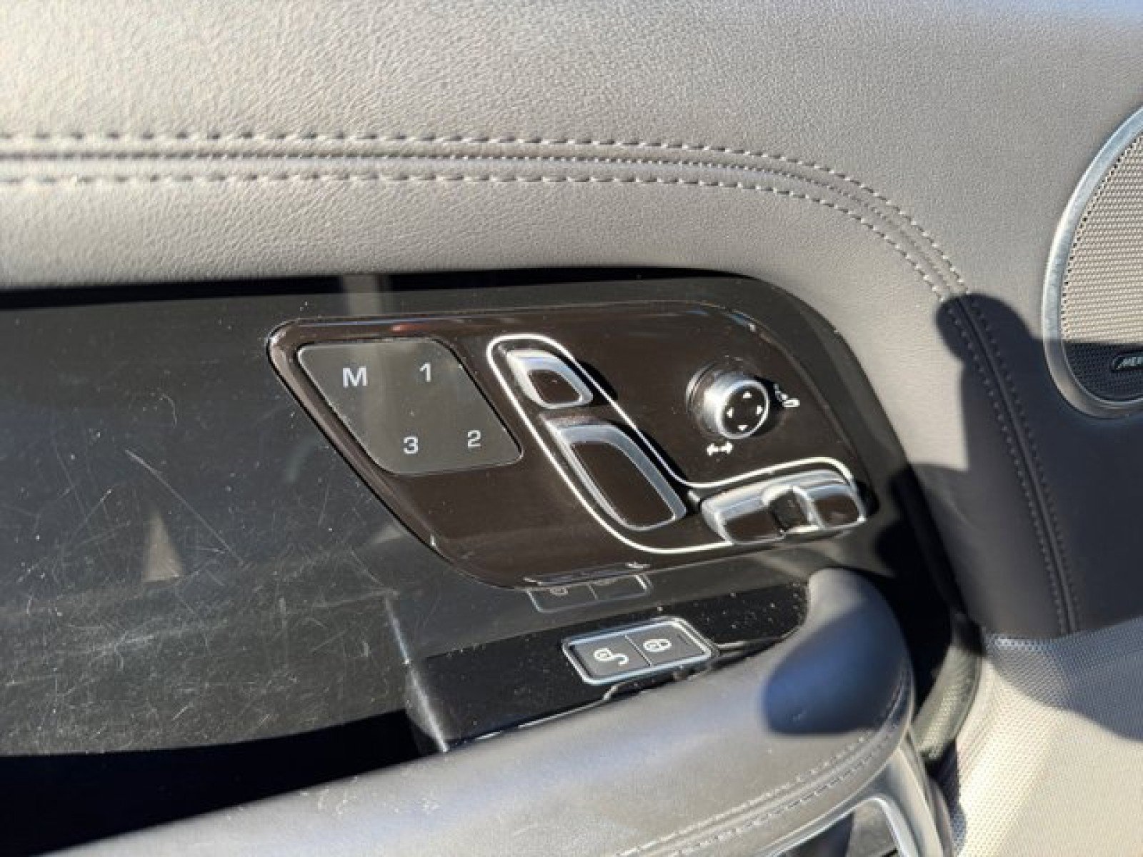 Used 2020 Land Rover Range Rover HSE image 11