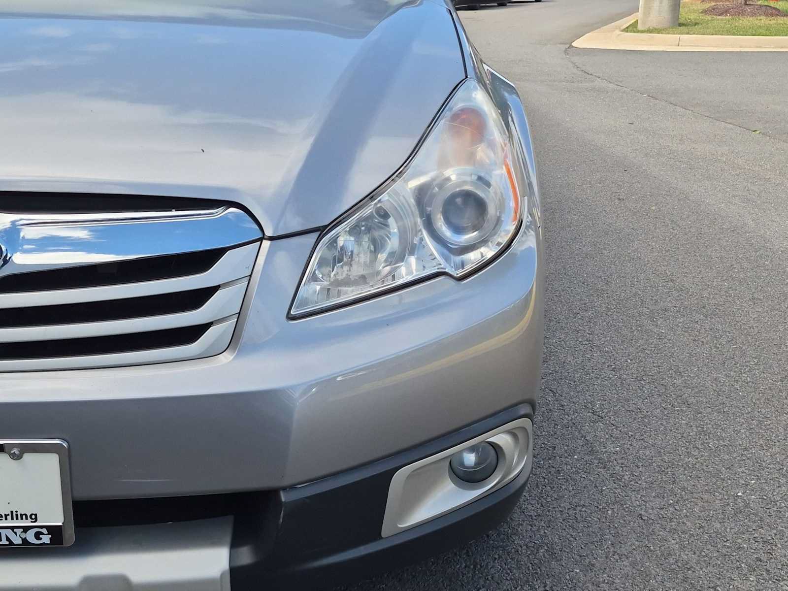 Used 2010 Subaru Outback 2.5i Premium AWD/4WD image 11