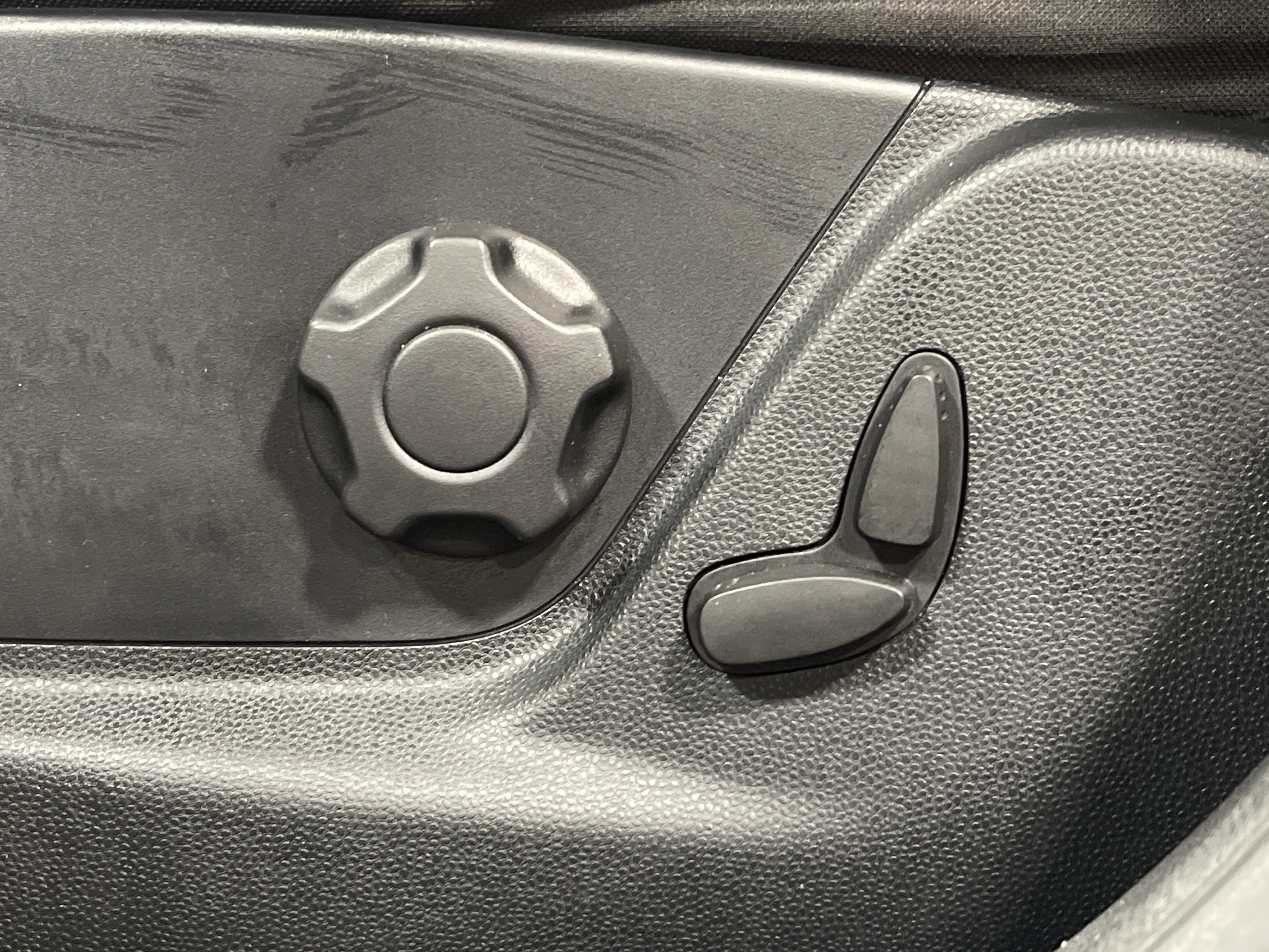 Used 2022 Ford EcoSport SE w/ SE Convenience Package image 11