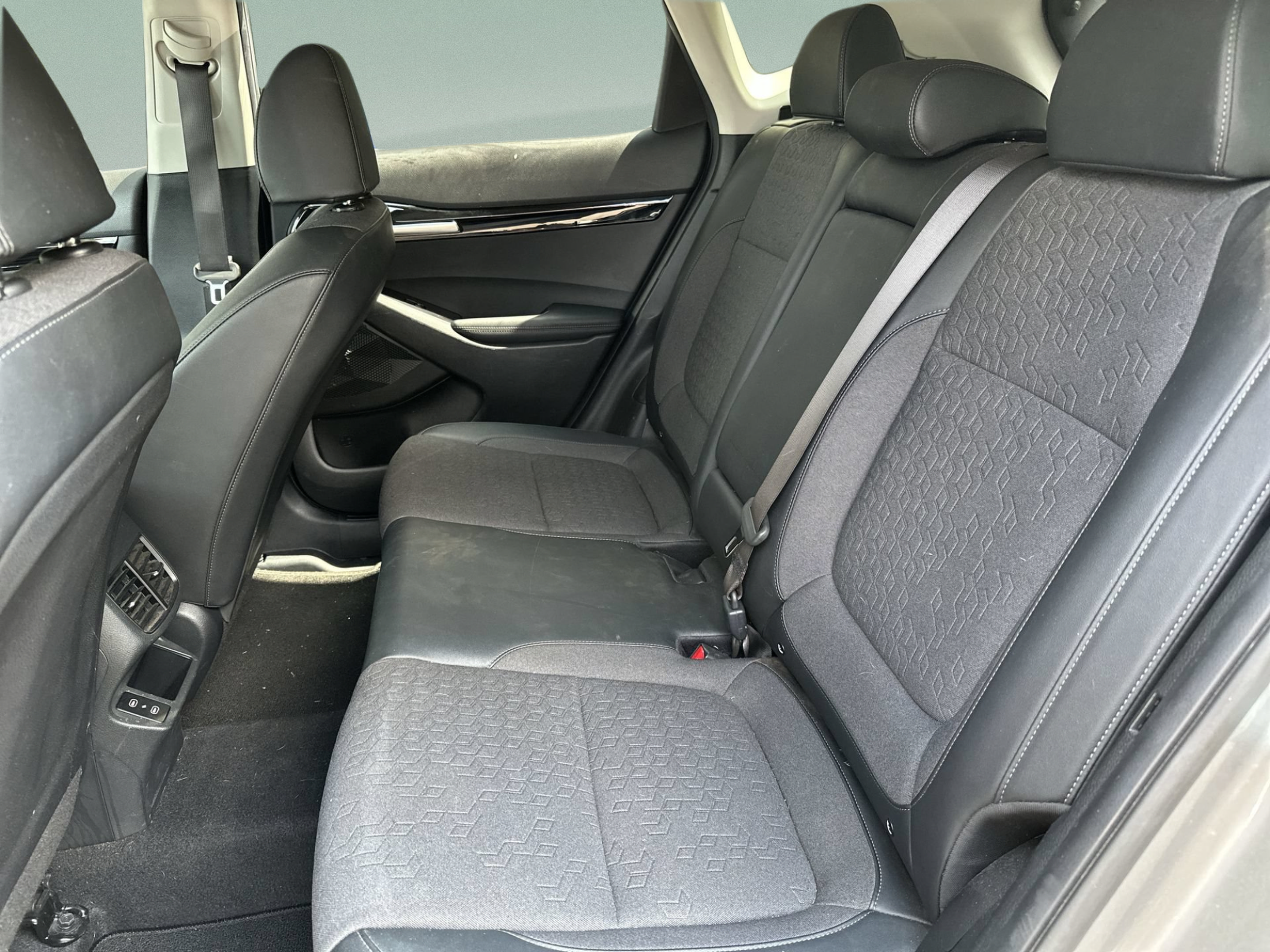 Used 2025 Kia Seltos S FWD image 23