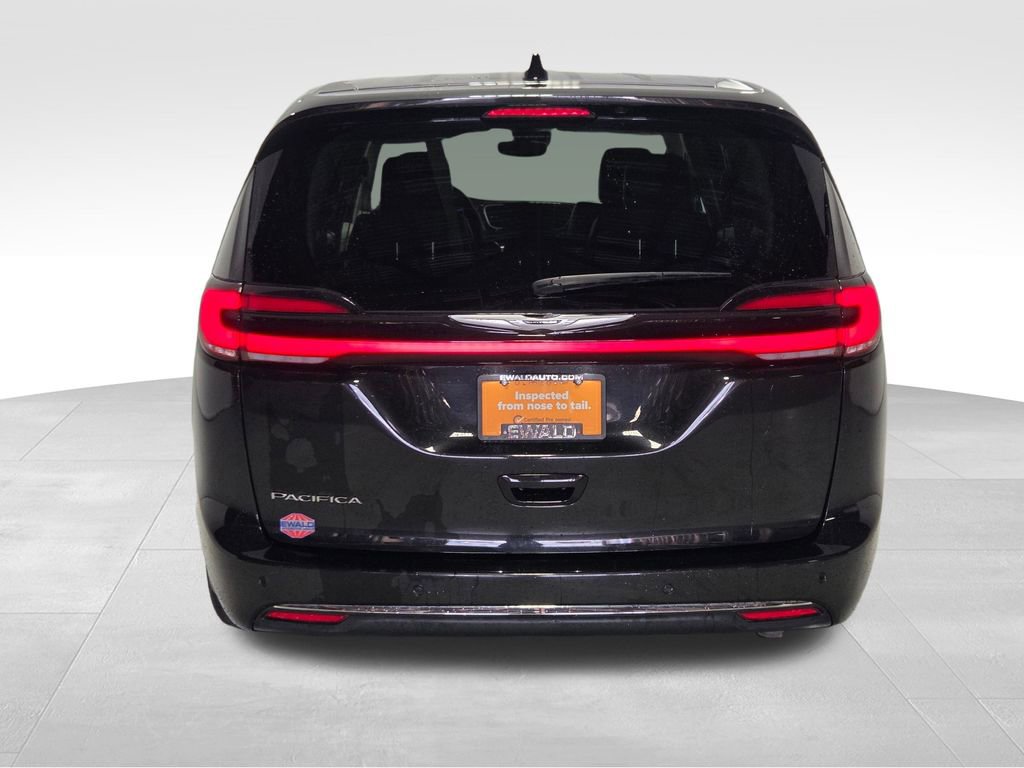 Used 2023 Chrysler Pacifica Touring-L image 6