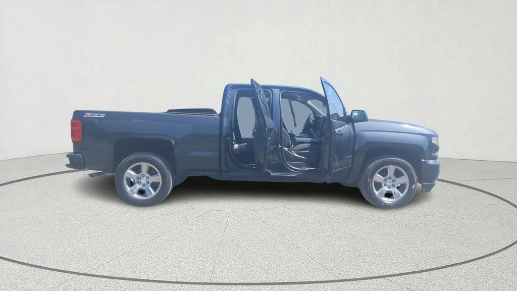 Used 2017 Chevrolet Silverado 1500 LT AWD/4WD image 14