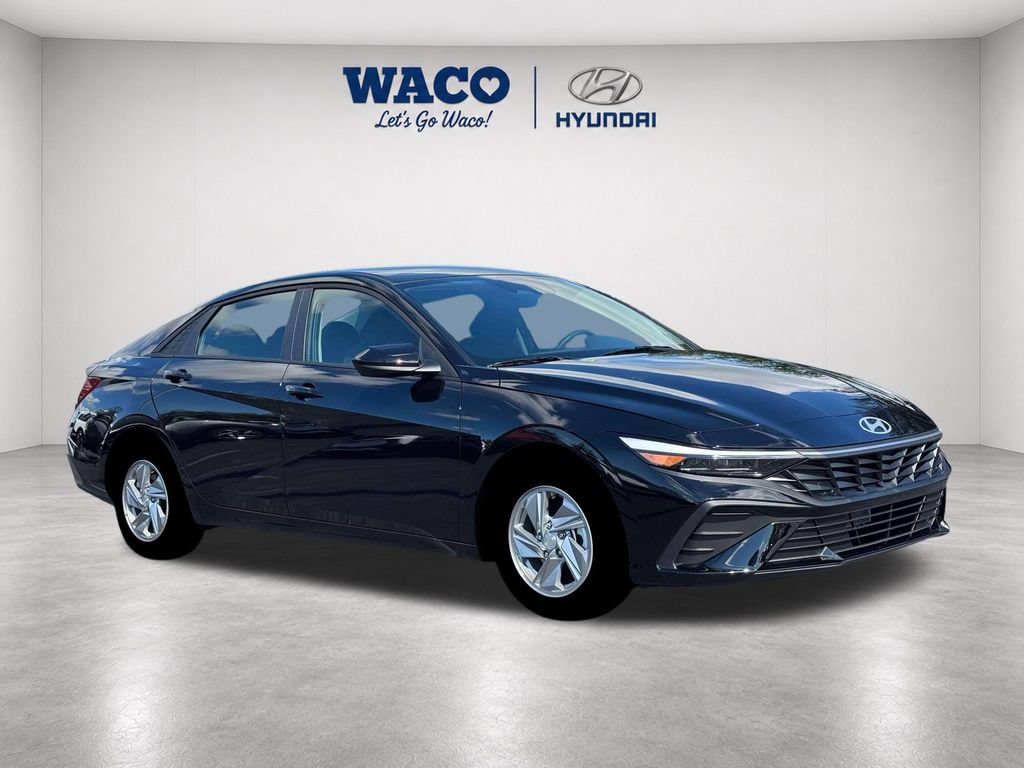 Used 2026 Hyundai Elantra SE FWD image 12