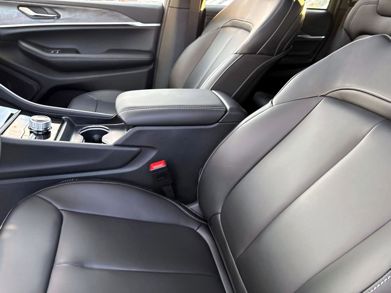 New 2025 Jeep Grand Cherokee Limited image 10