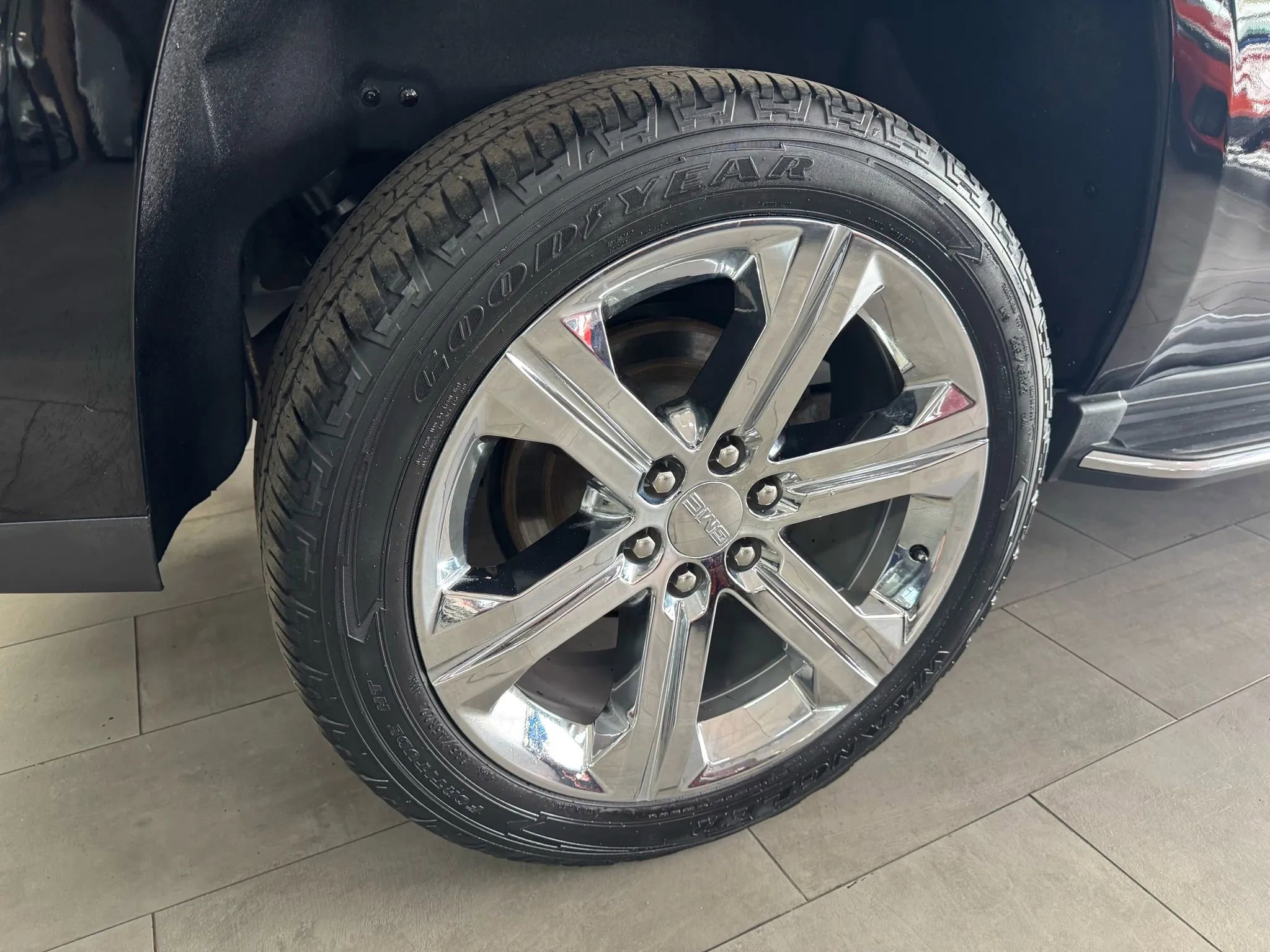 Used 2016 GMC Yukon Denali w/ Enhanced Security Package image 42