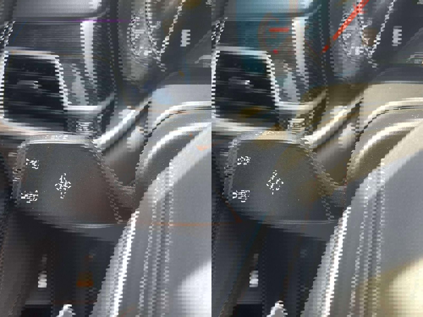 Used 2019 BMW 740i xDrive w/ M Sport Package image 25