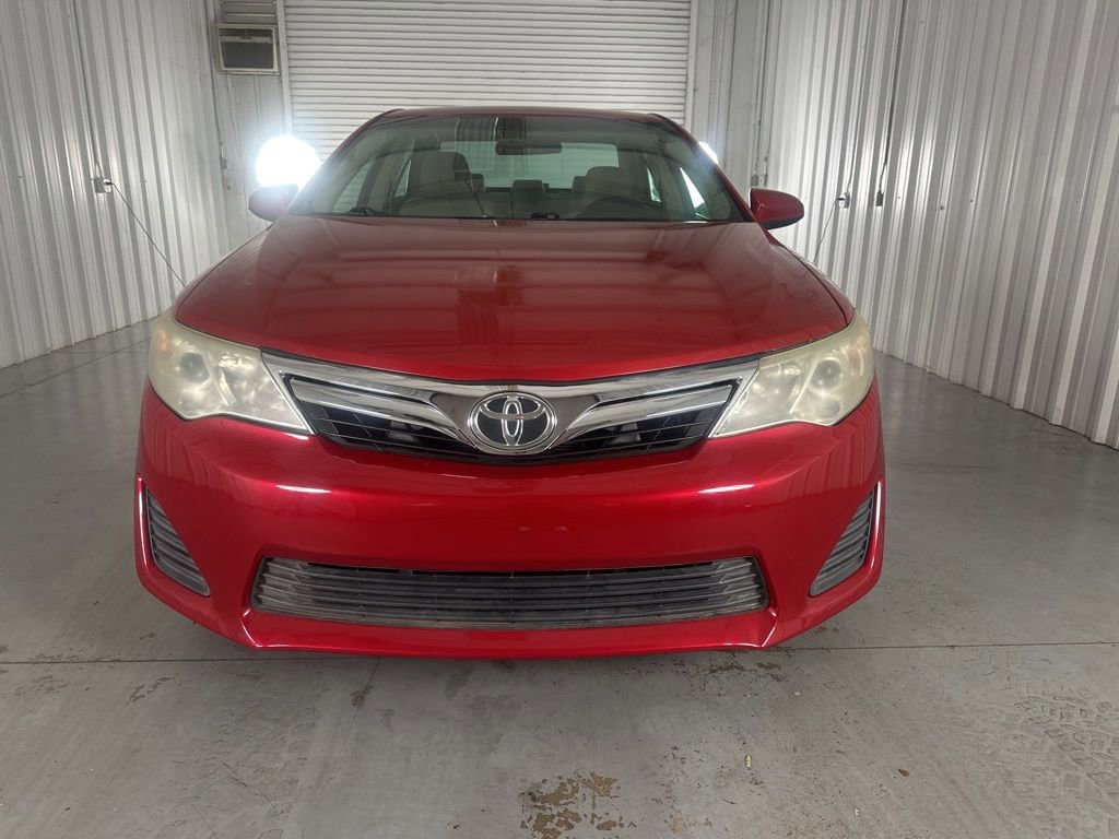 Used 2014 Toyota Camry LE image 2