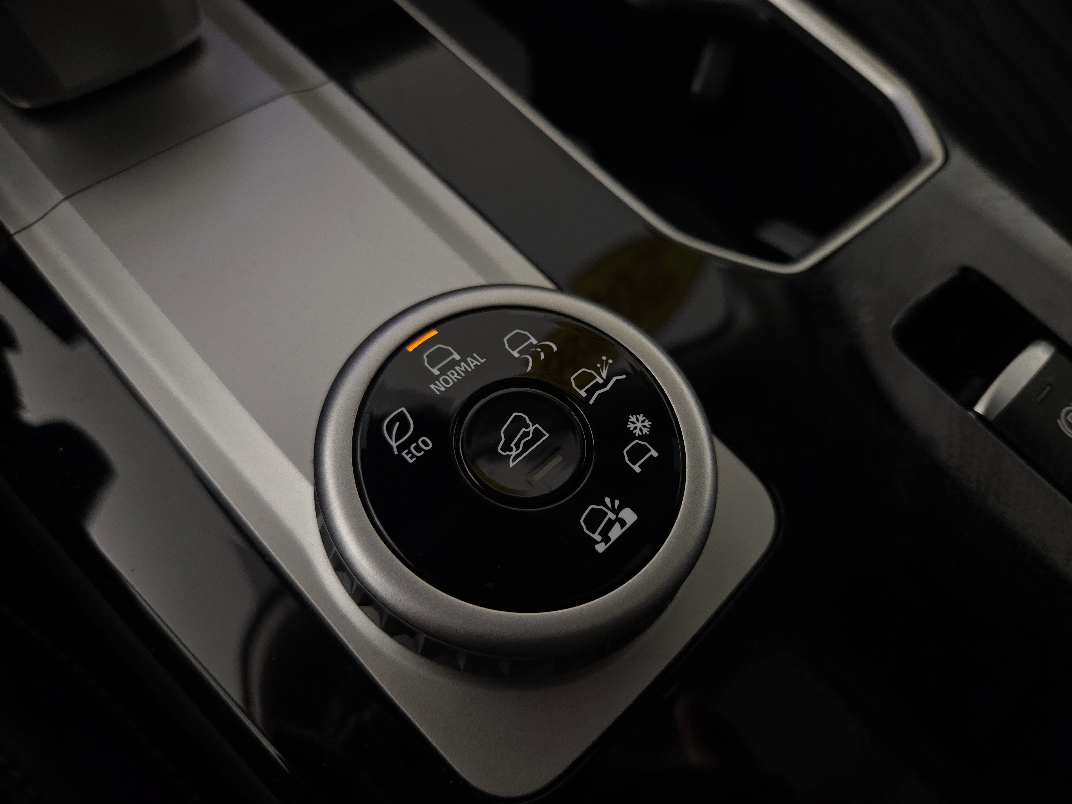 New 2026 Mitsubishi Outlander SEL image 29