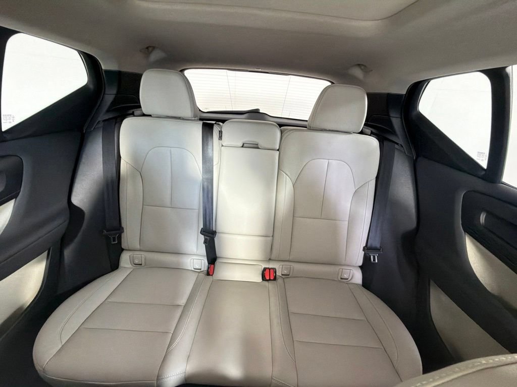 Used 2024 Volvo XC40 B5 Plus AWD/4WD image 24