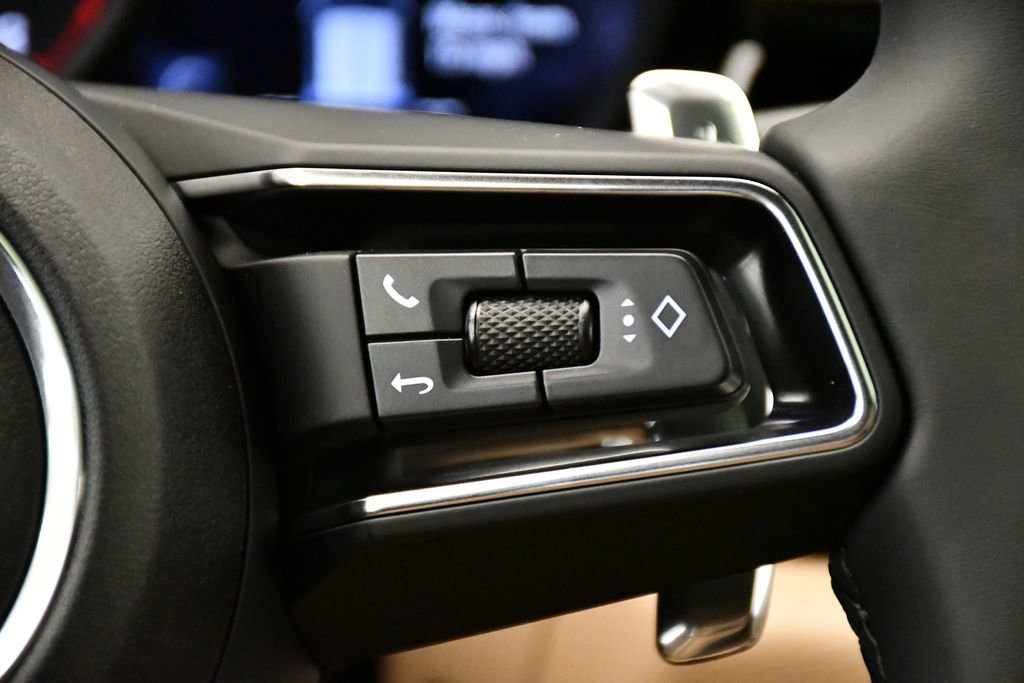 Certified 2025 Porsche Macan image 28