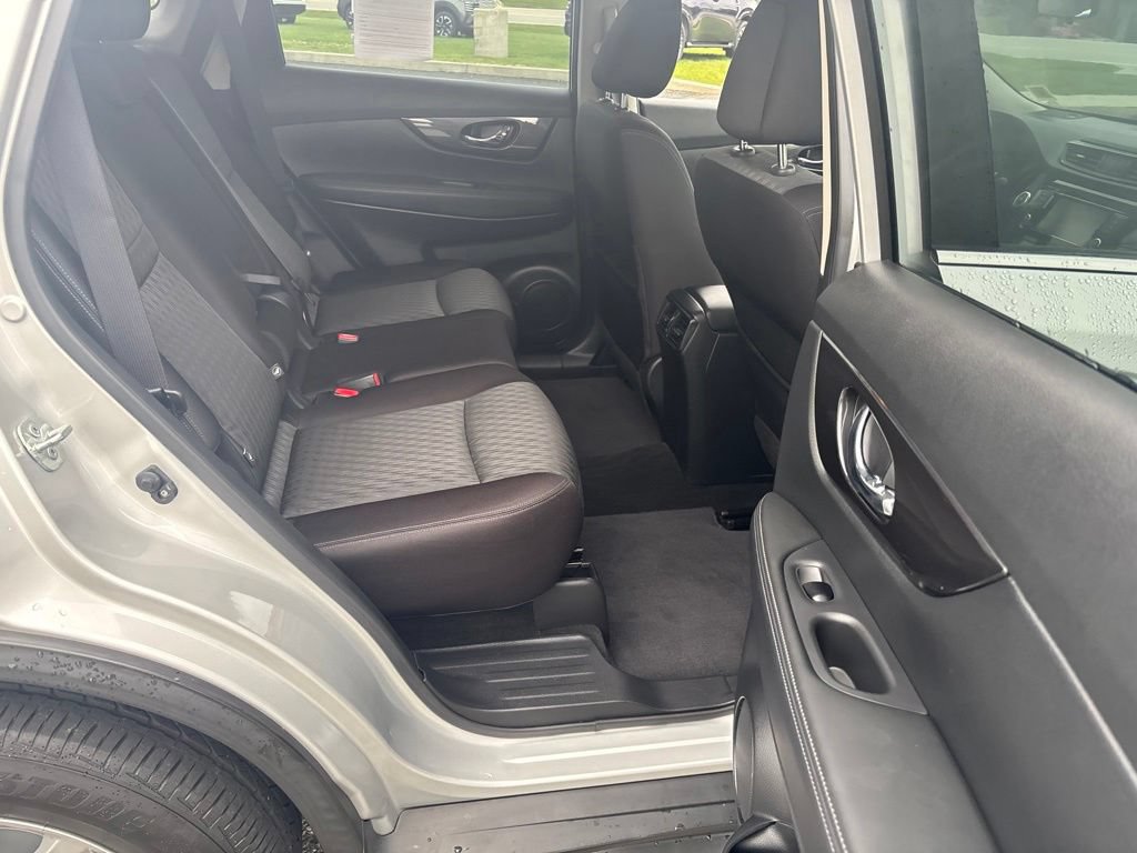 Used 2018 Nissan Rogue SV w/ Sun & Sound Touring Package AWD/4WD image 31