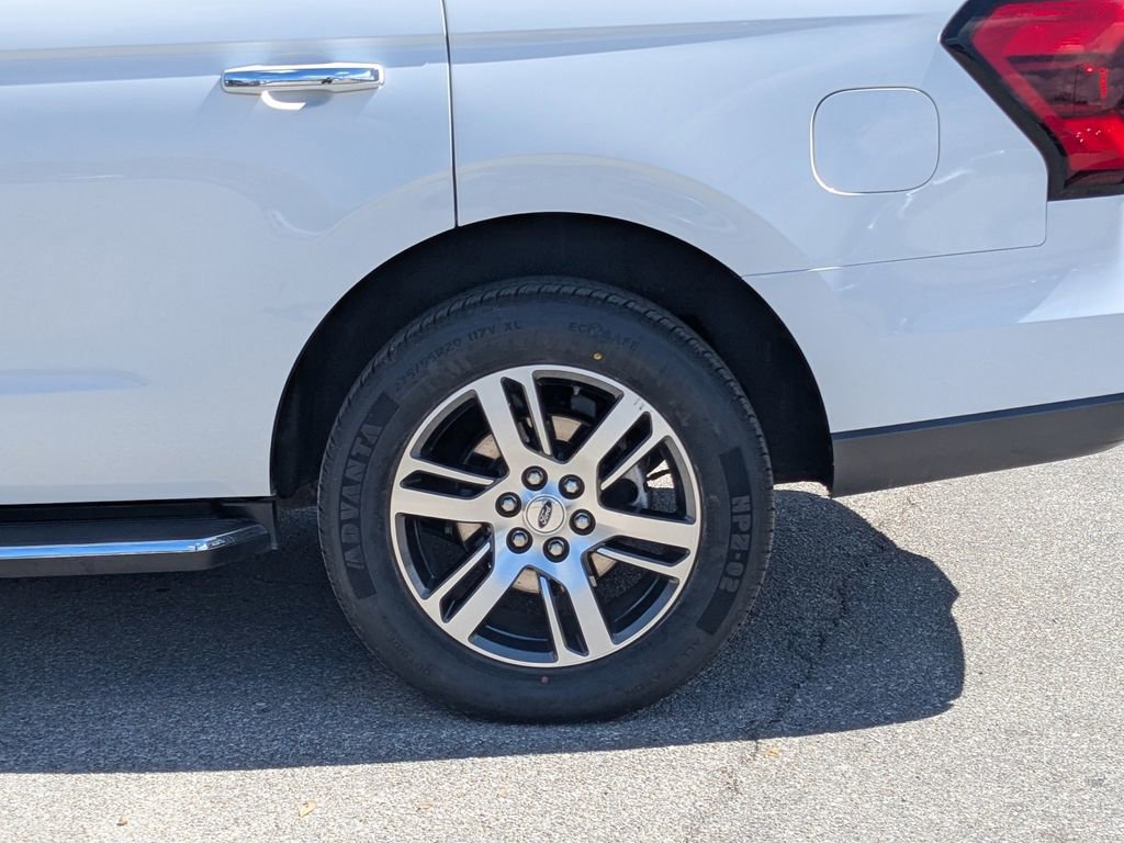Used 2023 Ford Expedition Limited image 10