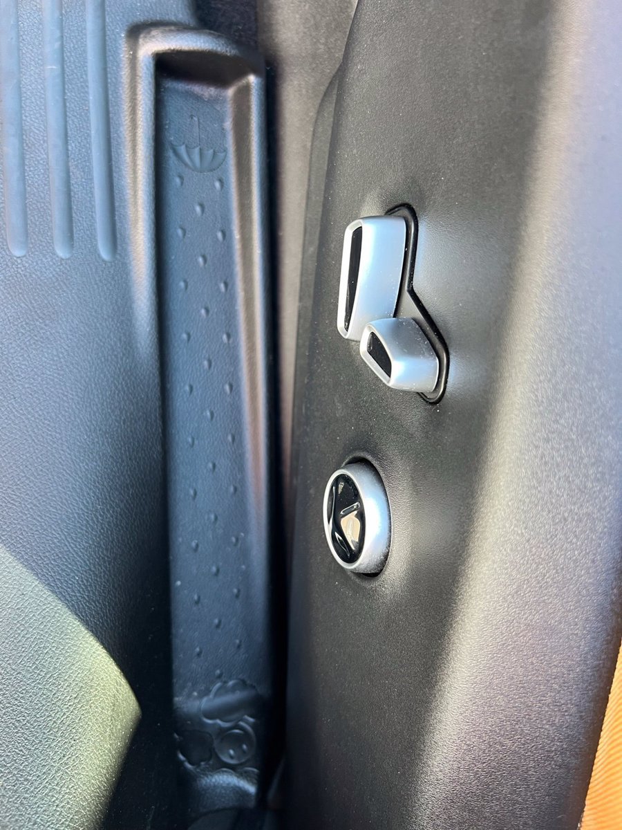 Used 2023 Chrysler Pacifica Pinnacle FWD image 32