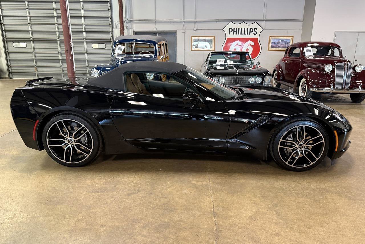 Used 2018 Chevrolet Corvette Stingray Convertible w/ 3LT Preferred Equipment Group image 40