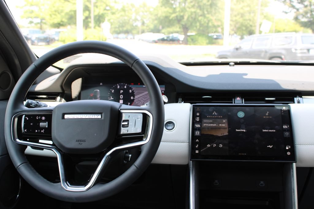 Used 2025 Land Rover Discovery Sport Dynamic SE AWD/4WD image 6
