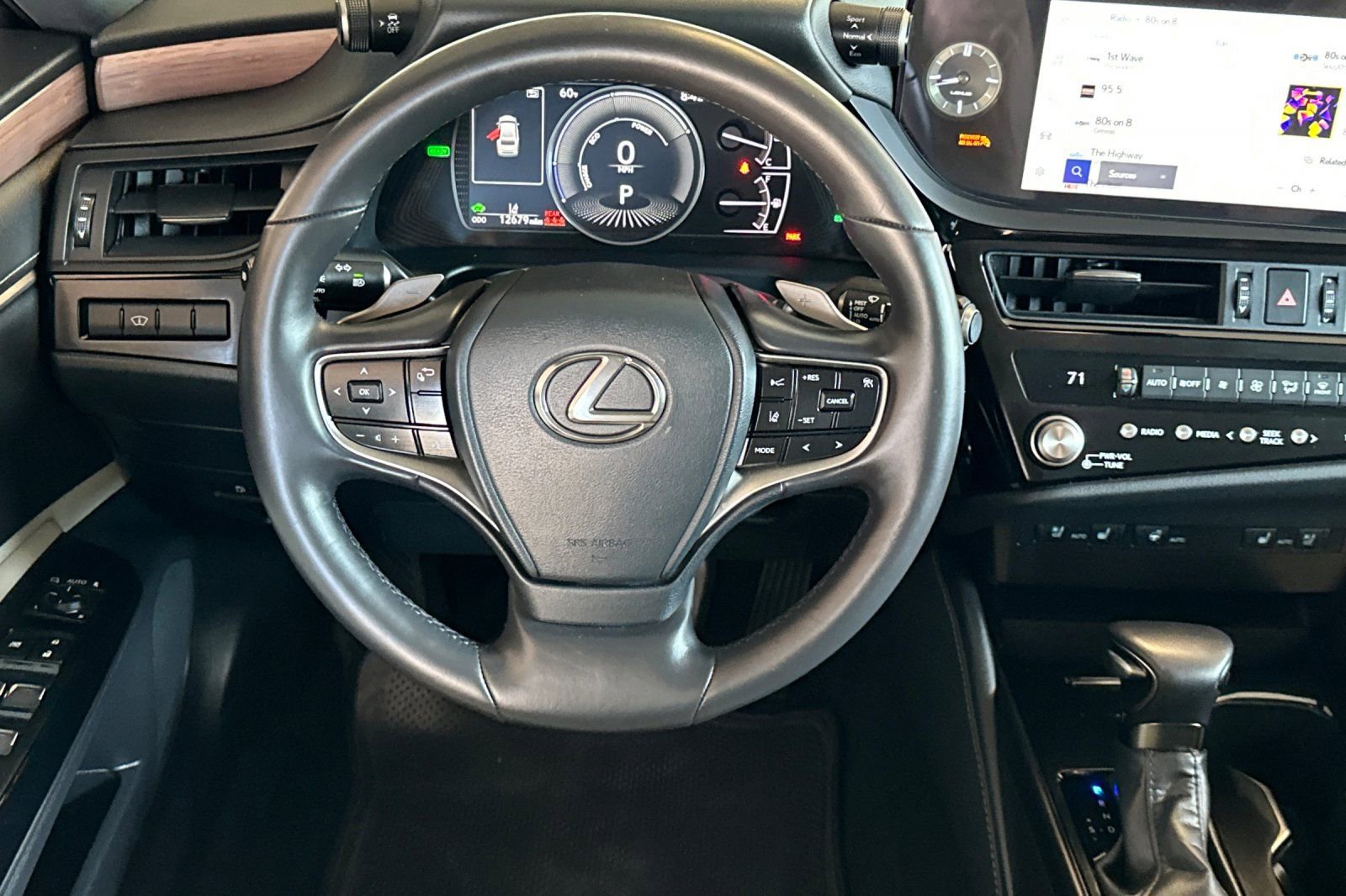 Certified 2025 Lexus ES 300h w/ Premium Package image 11