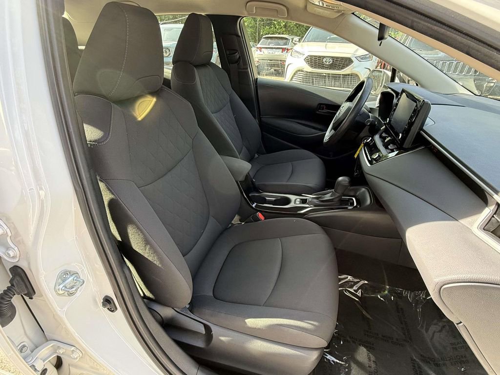 Used 2022 Toyota Corolla LE FWD image 9