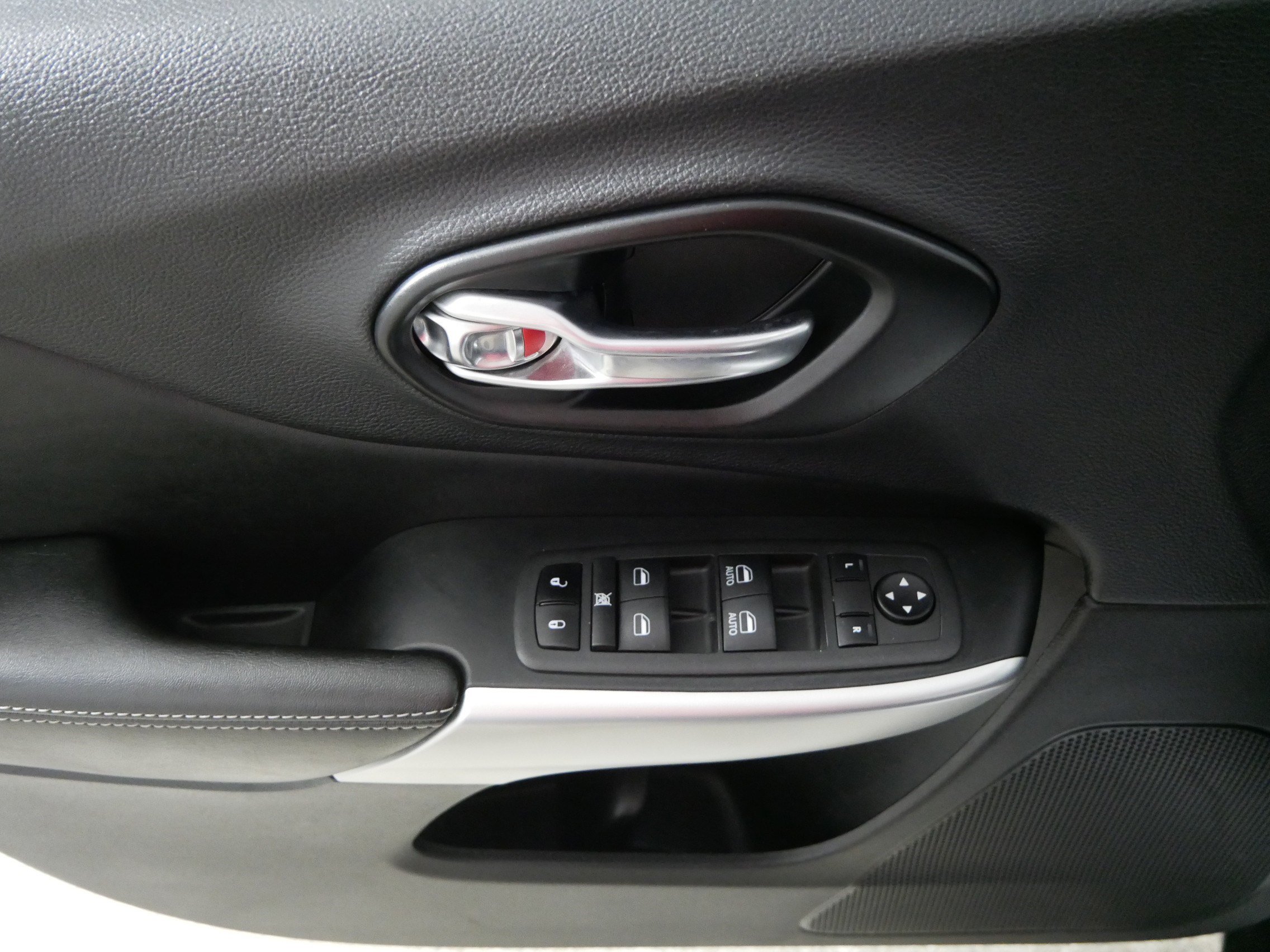Used 2022 Jeep Cherokee Latitude w/ Sun & Sound Group AWD/4WD image 19