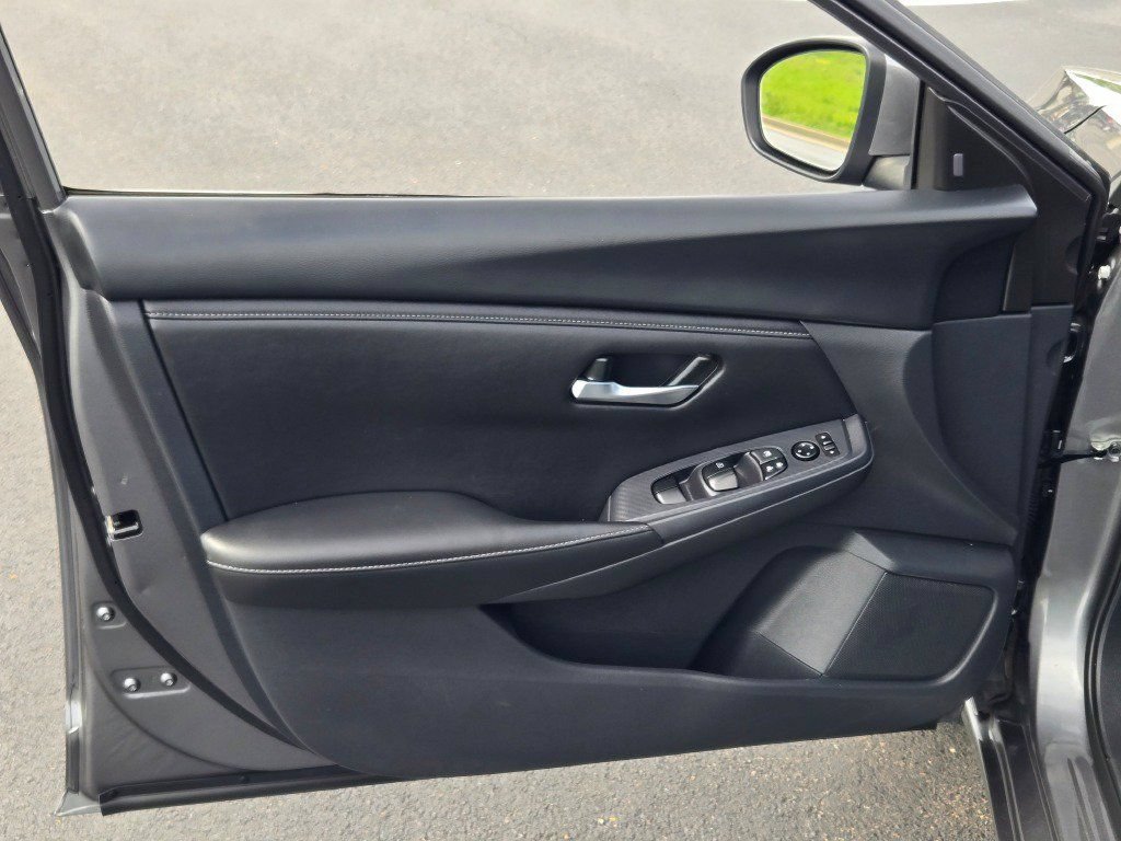 Used 2024 Nissan Sentra SV FWD image 18