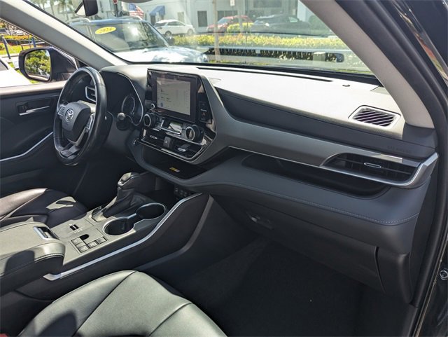 Used 2023 Toyota Highlander XLE image 22