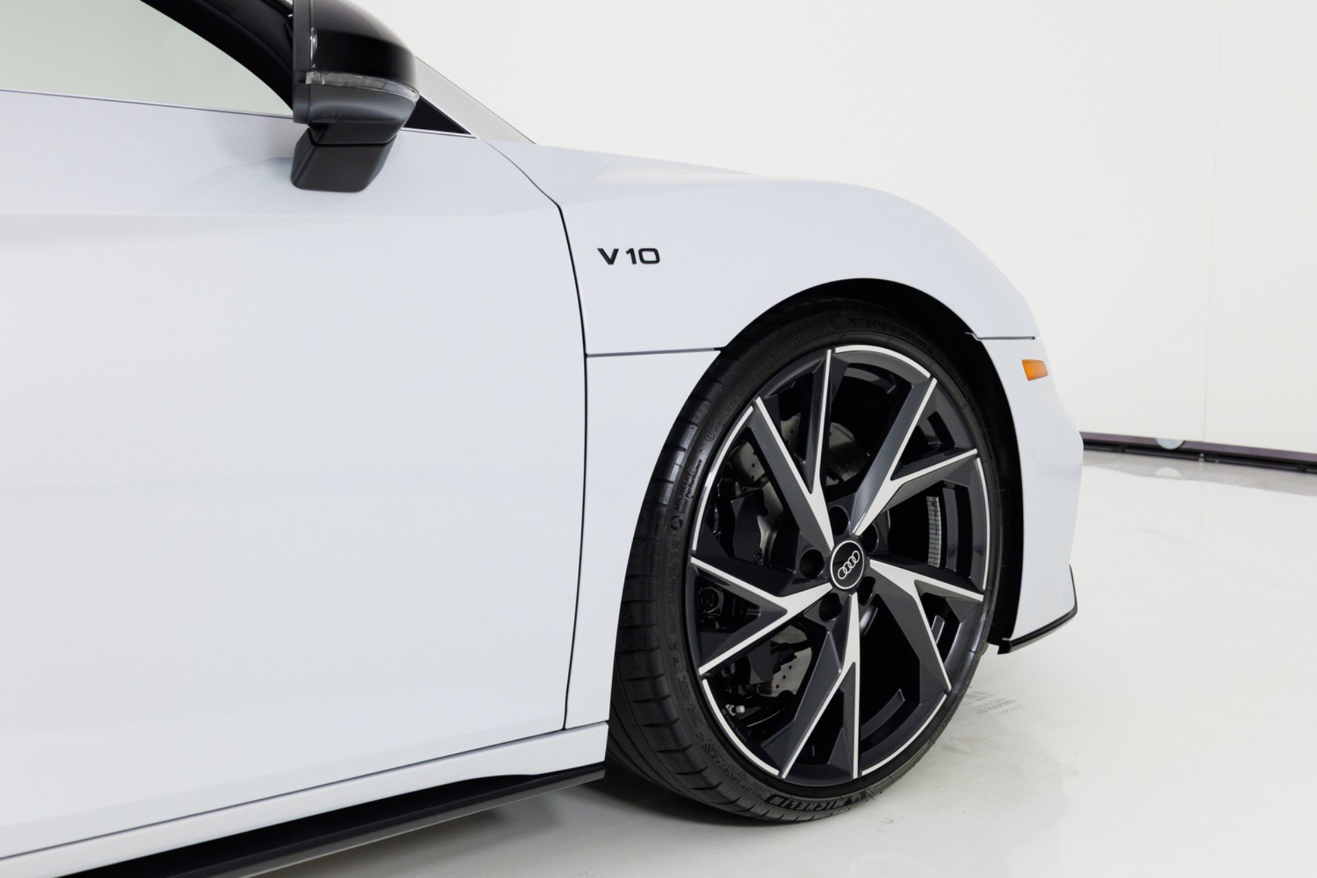 Used 2022 Audi R8 V10 w/ Premium Package RWD image 62