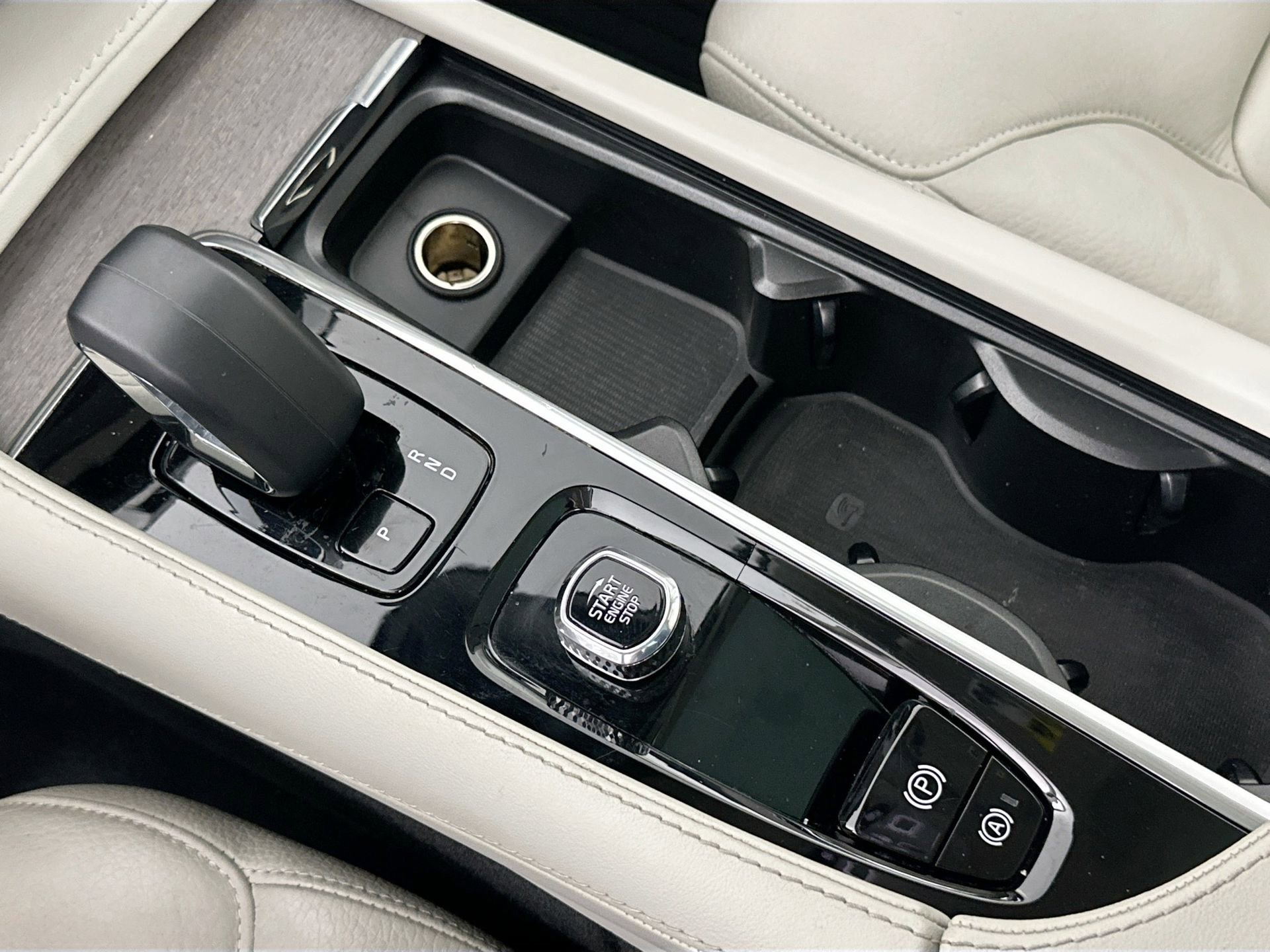 Certified 2023 Volvo XC90 B6 Plus w/ Protection Package image 17