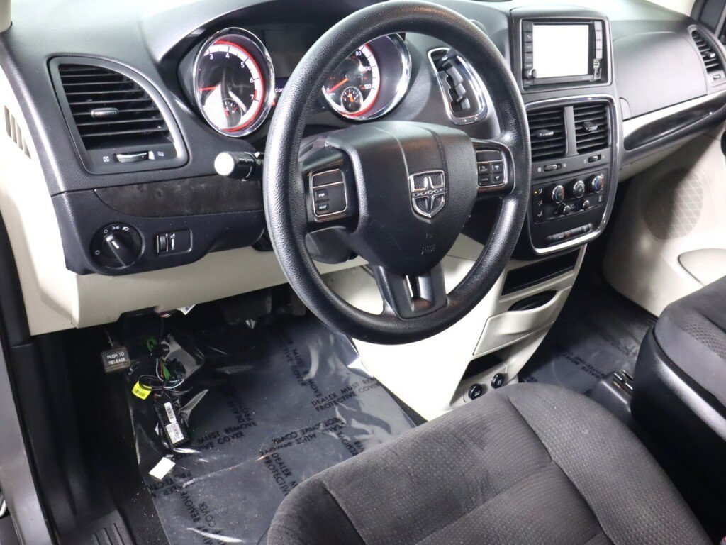 Used 2018 Dodge Grand Caravan SE FWD image 9