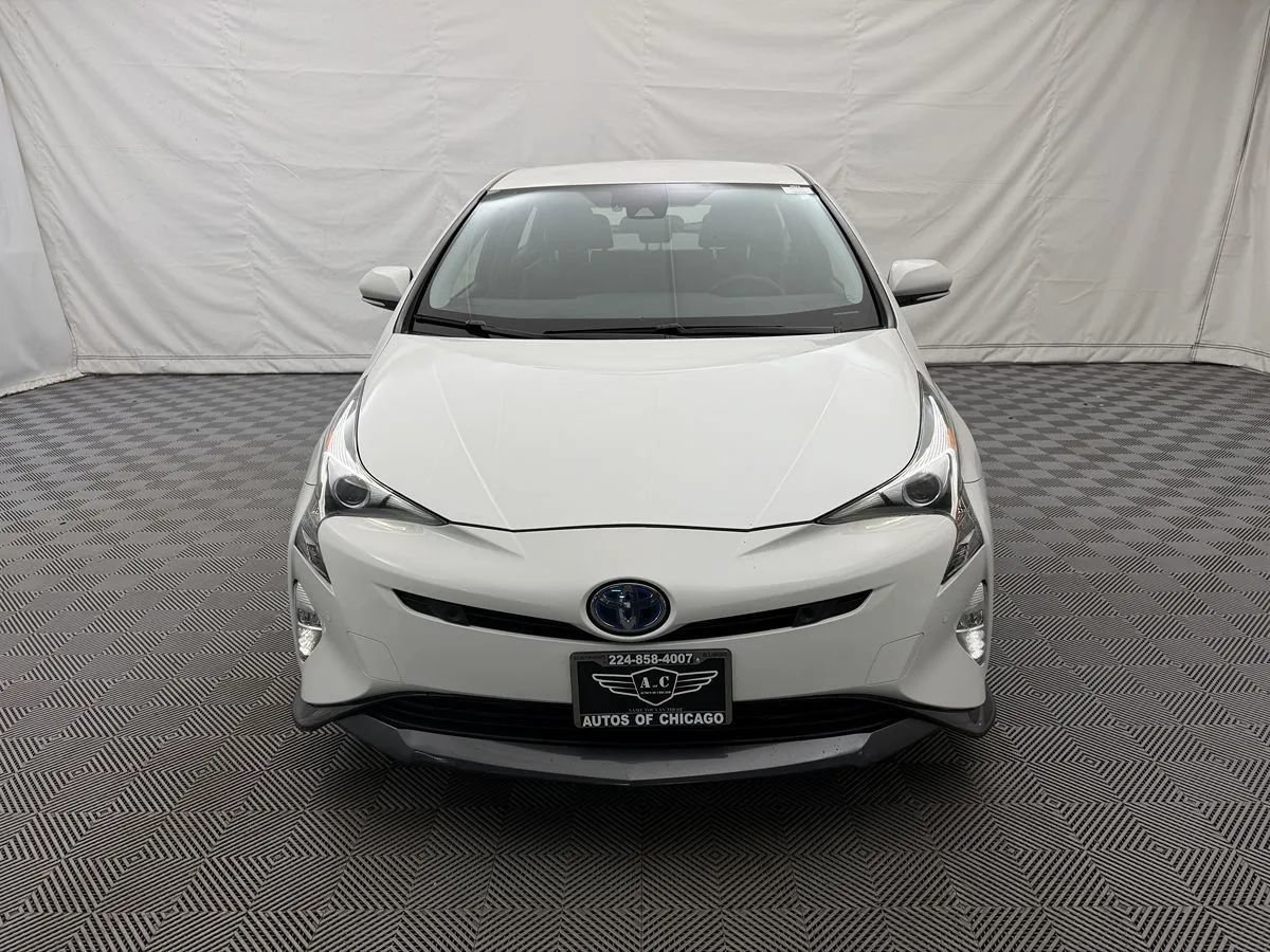 Used 2018 Toyota Prius Three Touring w/ Appearance Package FWD image 3