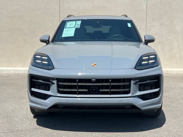 Used 2025 Porsche Cayenne S AWD/4WD image 3