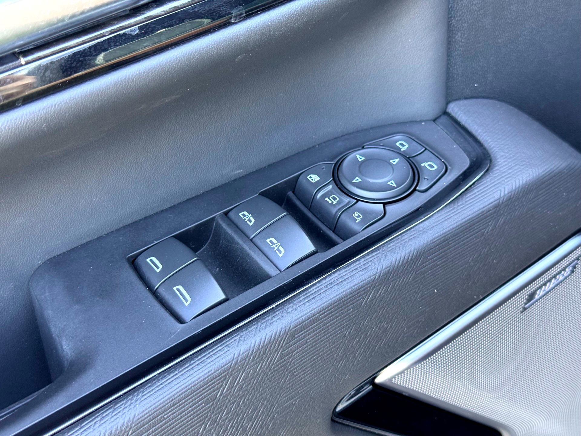 Used 2025 GMC Sierra 2500 AT4X image 17