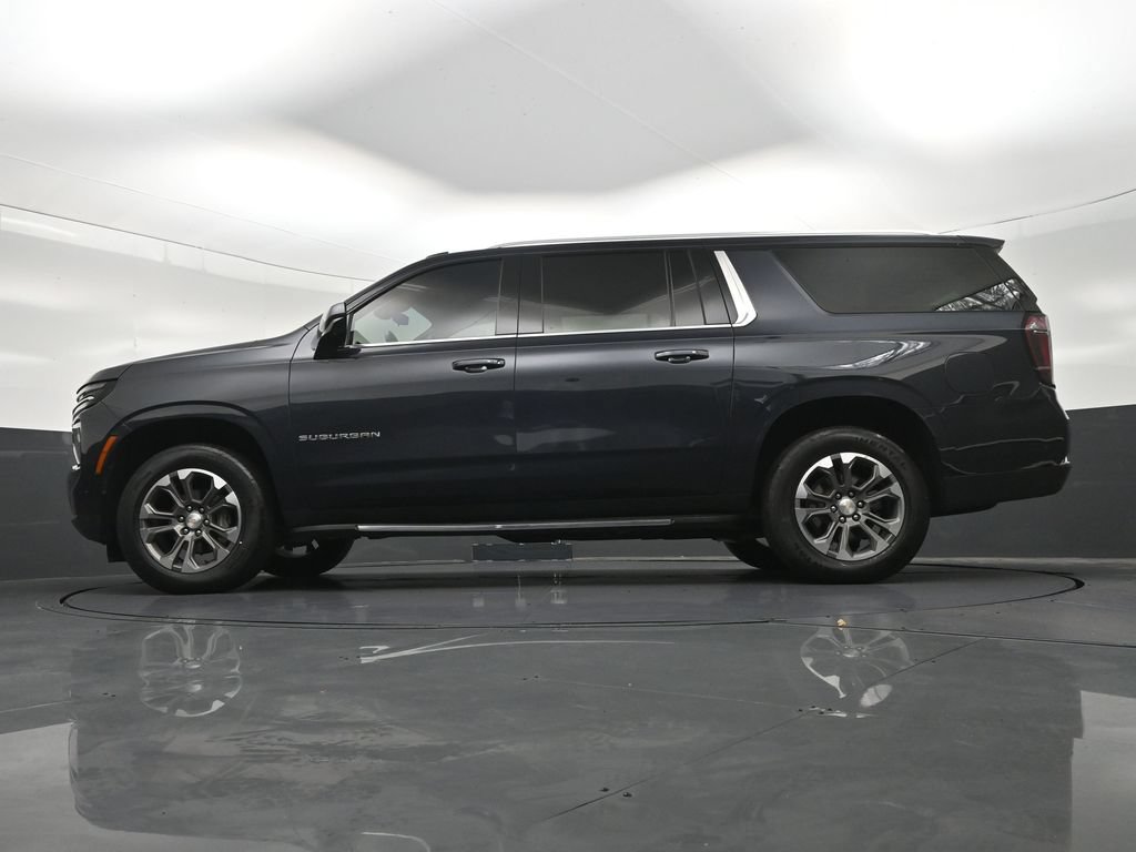 Used 2025 Chevrolet Suburban LT RWD image 26