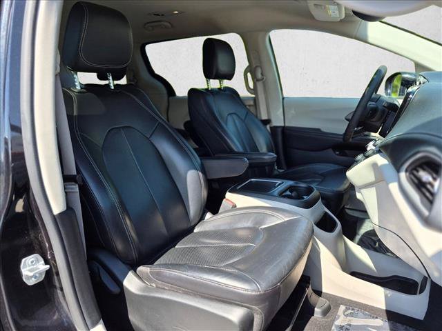 Used 2022 Chrysler Pacifica Touring-L FWD image 22