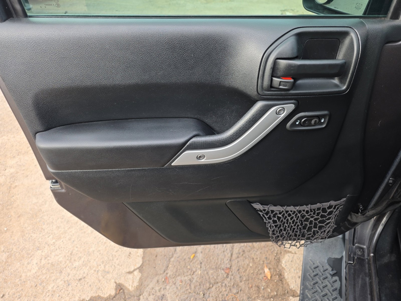 Used 2017 Jeep Wrangler Sahara w/ Connectivity Group image 13