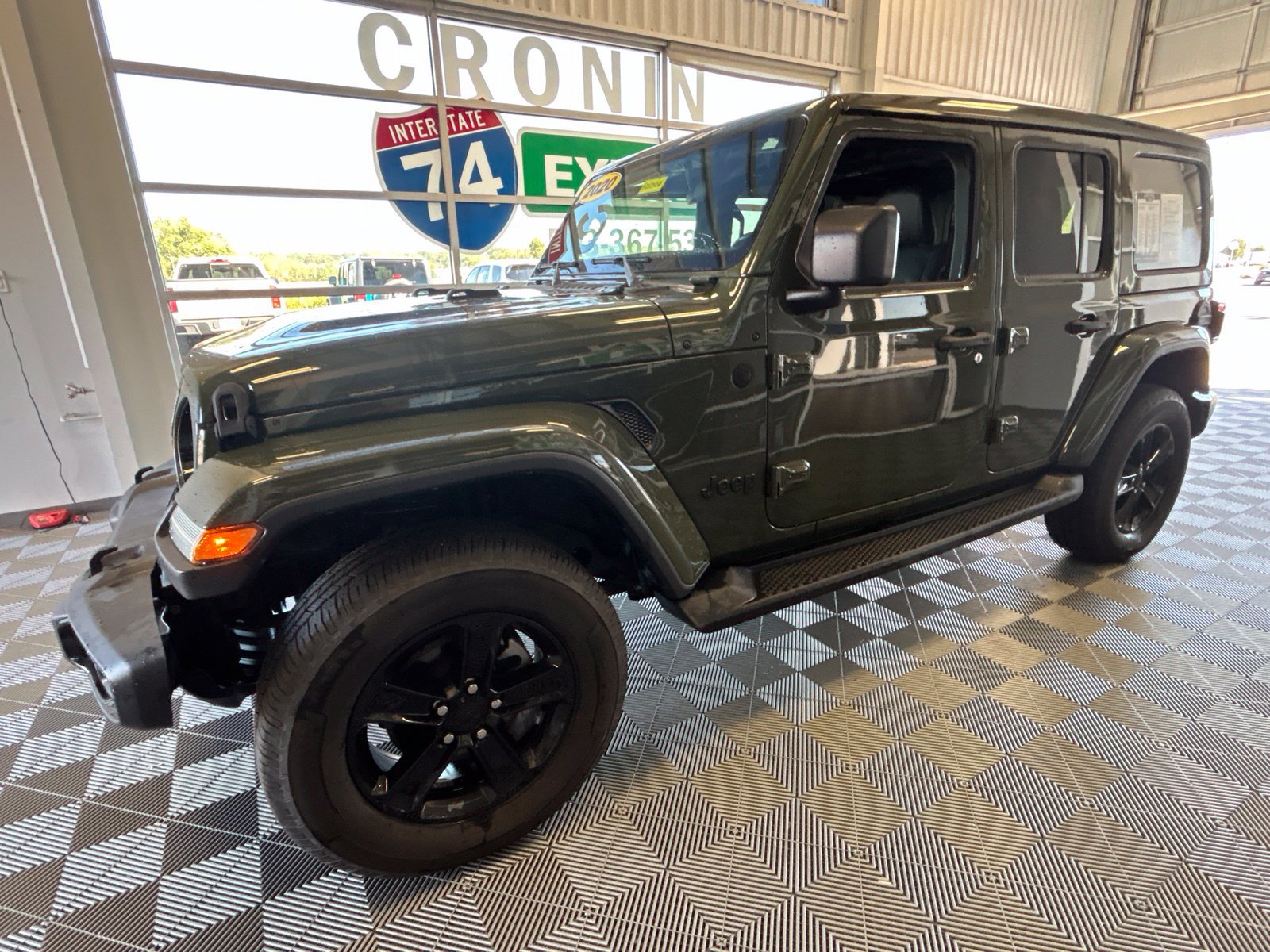 Used 2020 Jeep Wrangler Unlimited Sahara AWD/4WD image 3