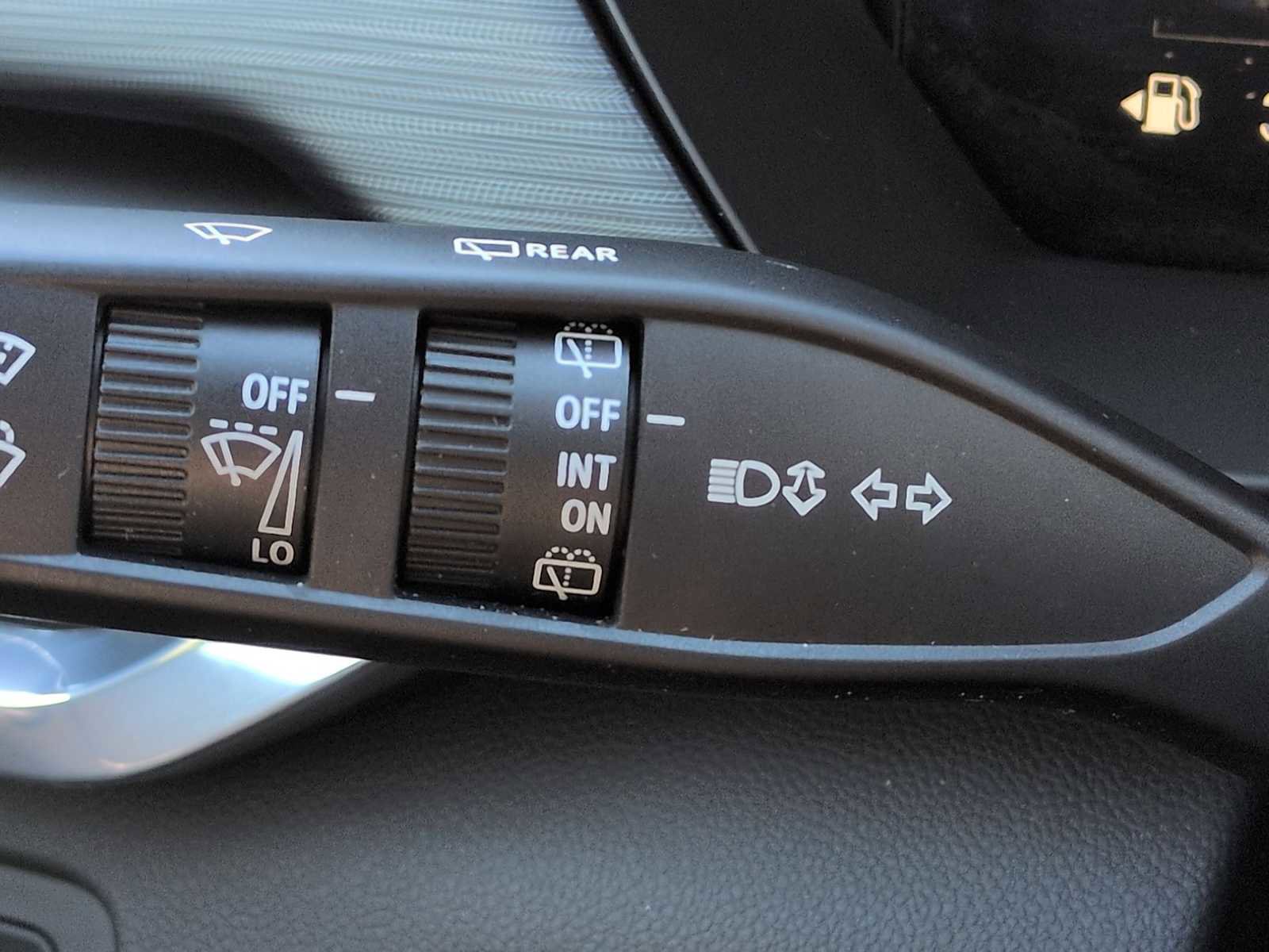 Used 2024 GMC Acadia Elevation image 27