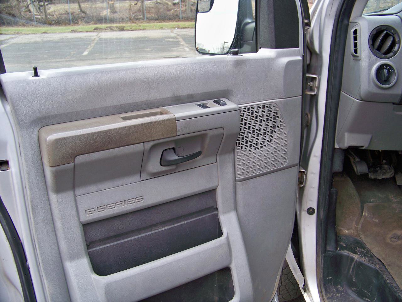 Used 2010 Ford E-350 and Econoline 350 XL image 14
