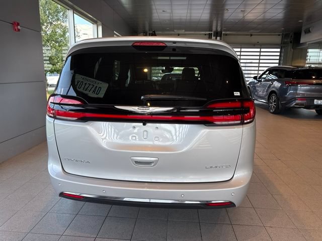 Used 2026 Chrysler Pacifica Limited FWD image 13