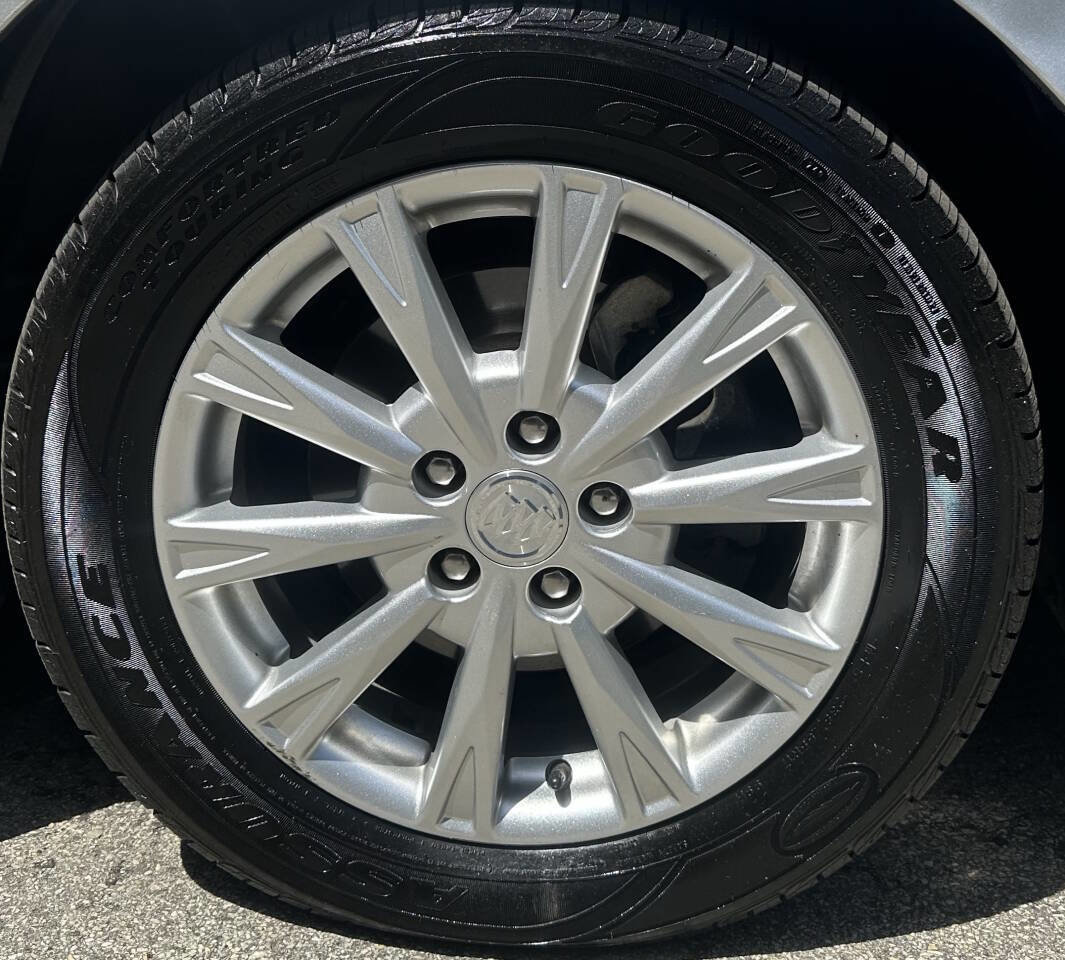 Used 2011 Buick Lucerne CXL FWD image 11