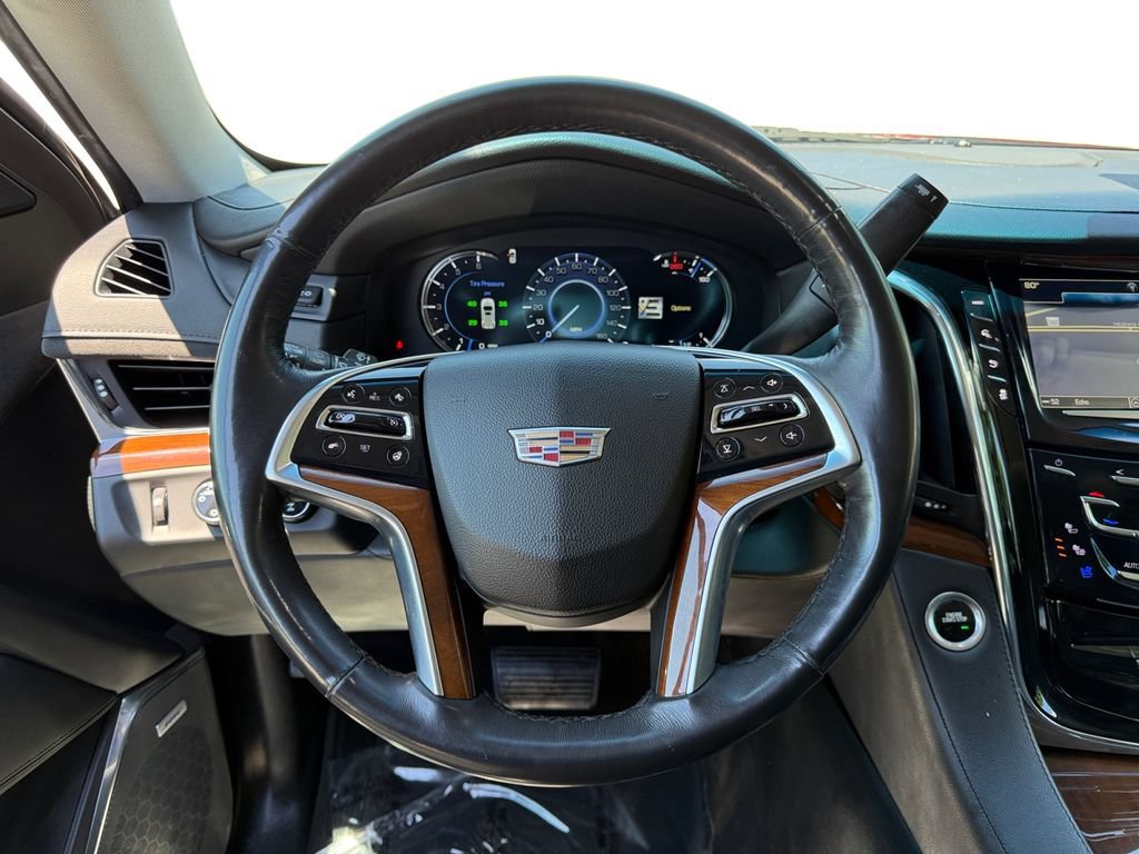 Used 2017 Cadillac Escalade Luxury AWD/4WD image 12