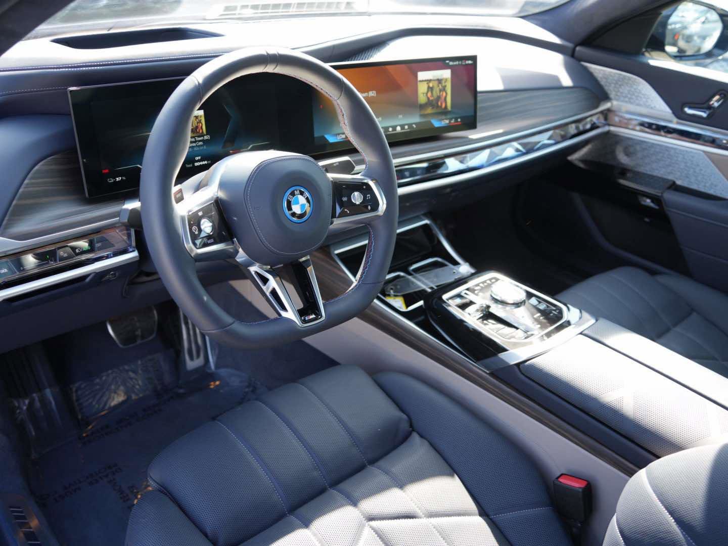 Used 2025 BMW i7 M70 image 12